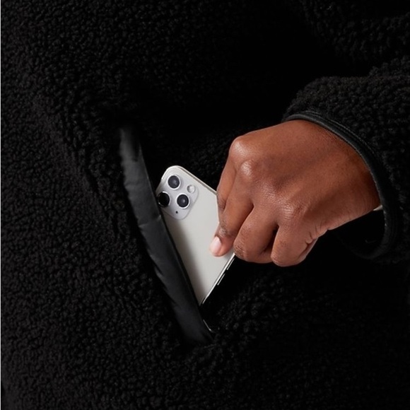 NWT Athleta Cozy Sherpa fleece Snap Sweatshirt Sweater Black XS - Picture 4 of 12